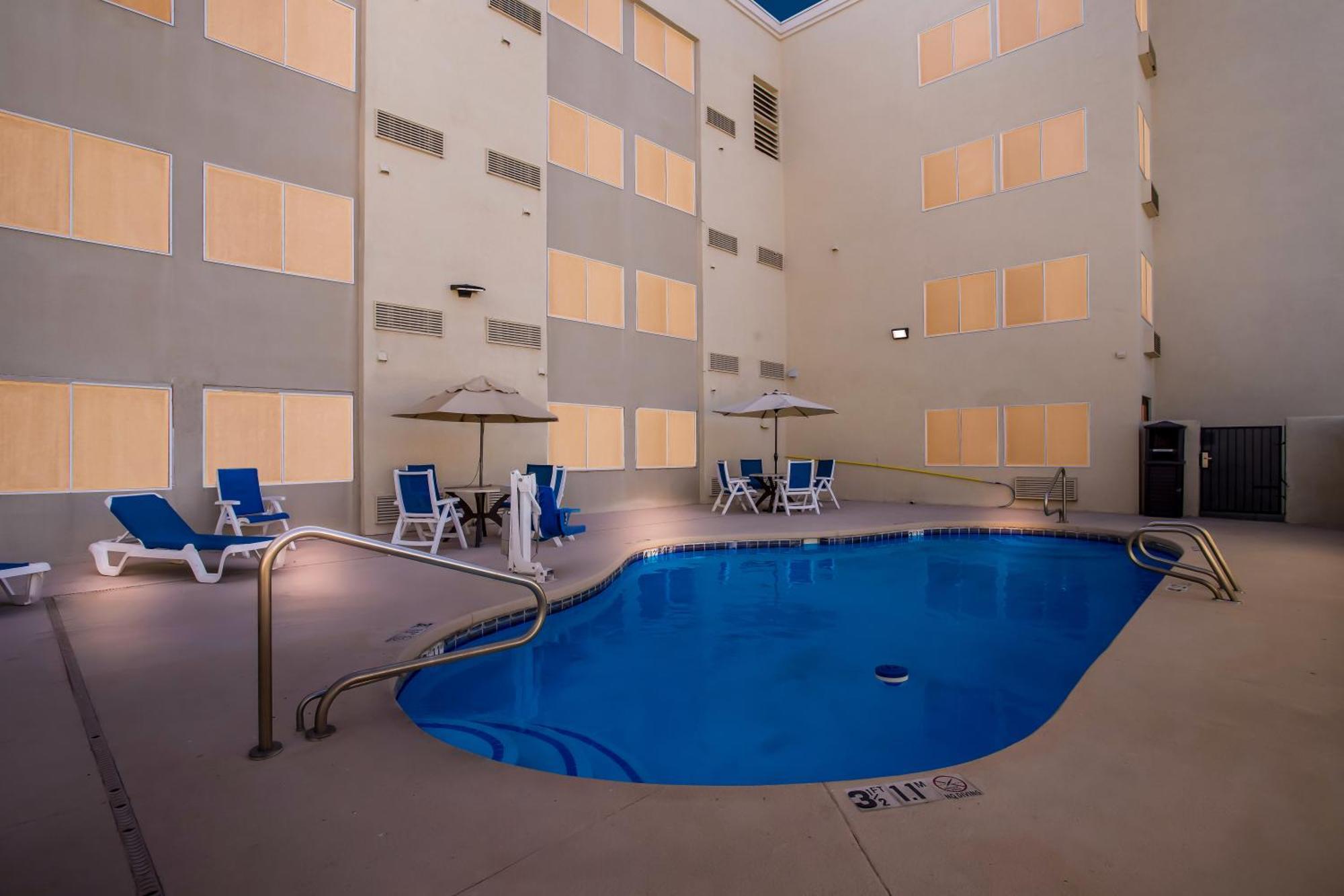 Comfort Inn & Suites Albuquerque Downtown Exterior foto